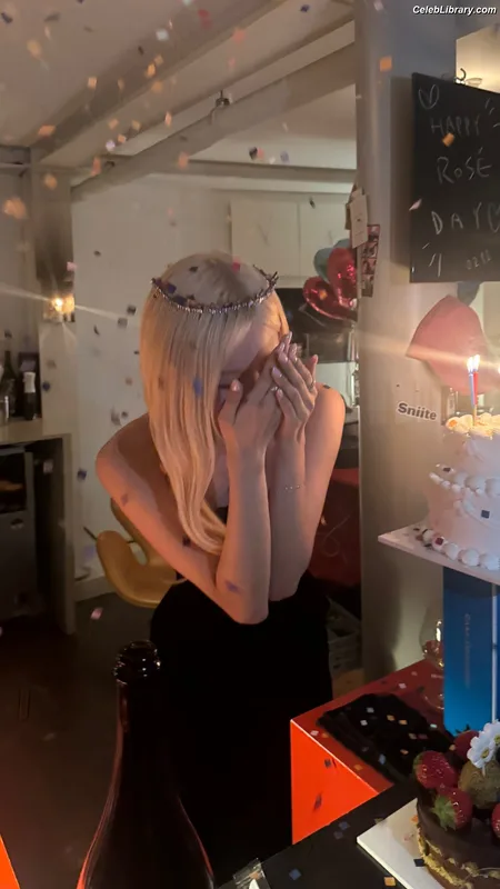 Rosé (BLACKPINK) photo 22 of 4338