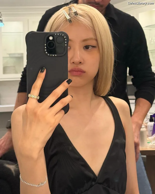 Rosé (BLACKPINK) photo 4 of 4338
