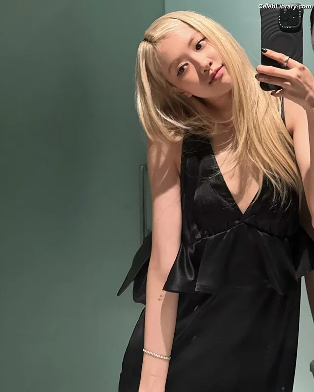 Rosé (BLACKPINK) photo 6 of 4338