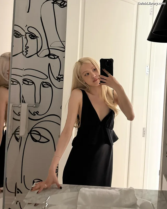 Rosé (BLACKPINK) photo 7 of 4338