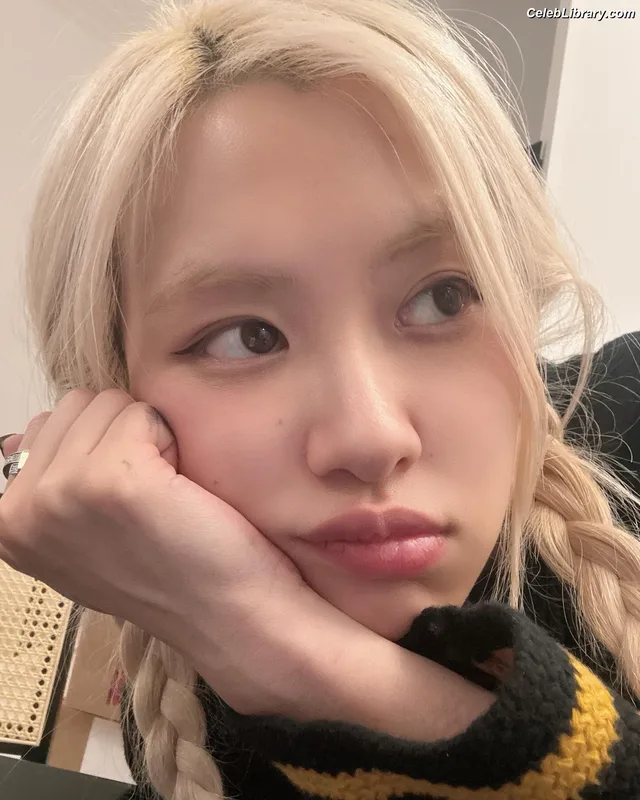 Rosé (BLACKPINK) photo 9 of 4338