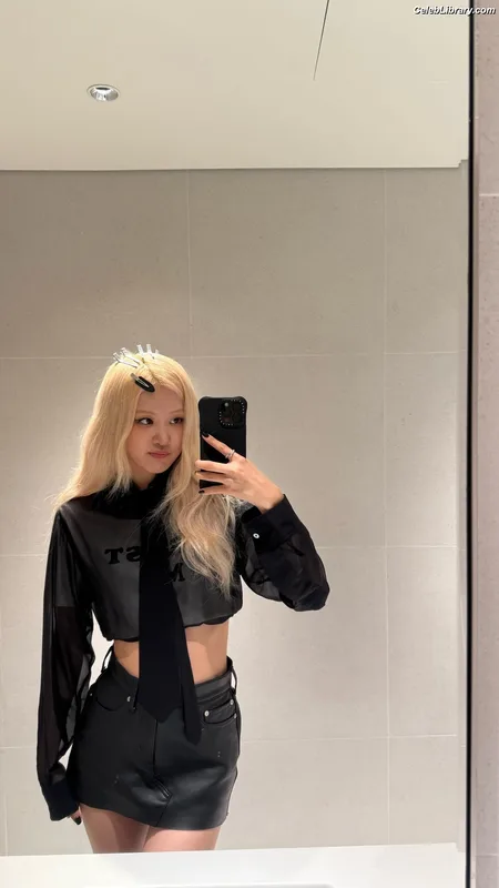 Rosé (BLACKPINK) photo 20 of 4338
