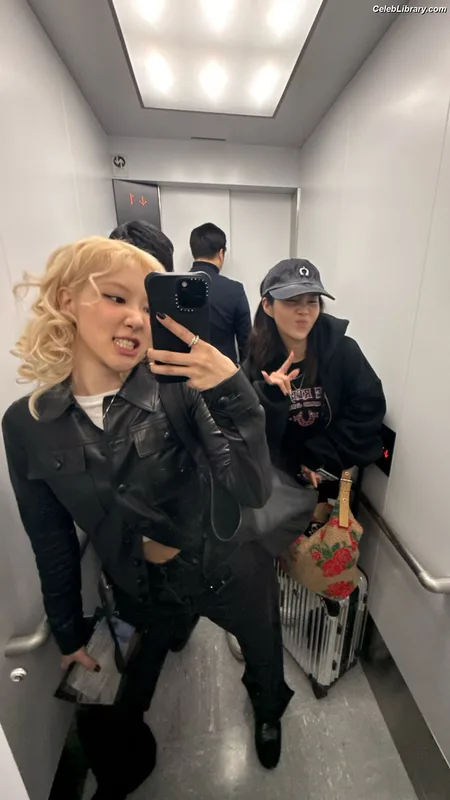Rosé (BLACKPINK) photo 21 of 4338