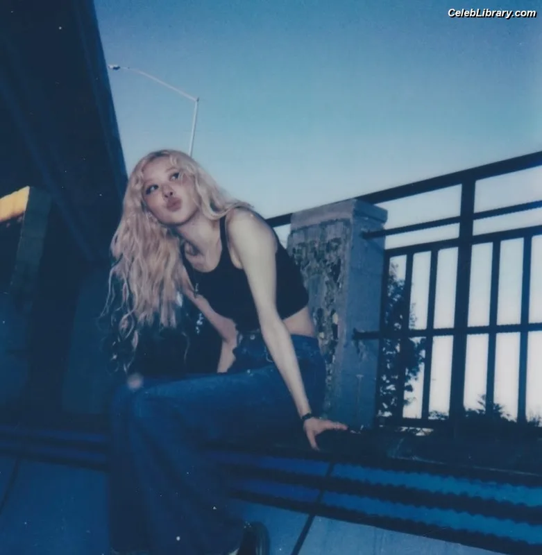 Rosé (BLACKPINK) photo 24 of 4338