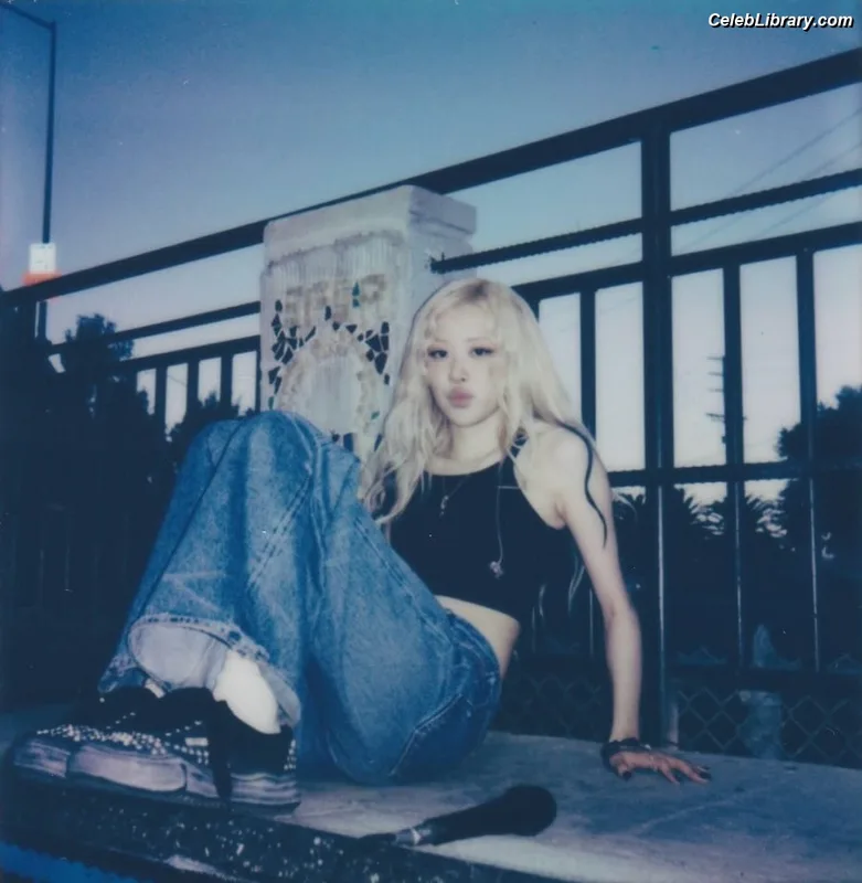Rosé (BLACKPINK) photo 2 of 4338