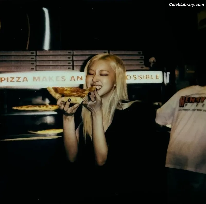 Rosé (BLACKPINK) photo 7 of 4338