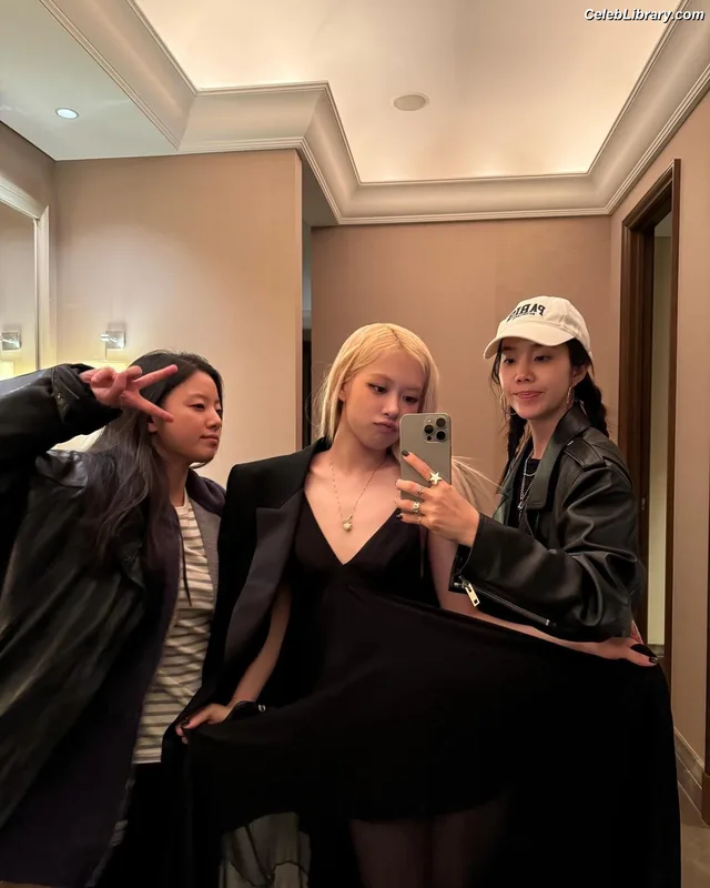 Rosé (BLACKPINK) photo 24 of 4338