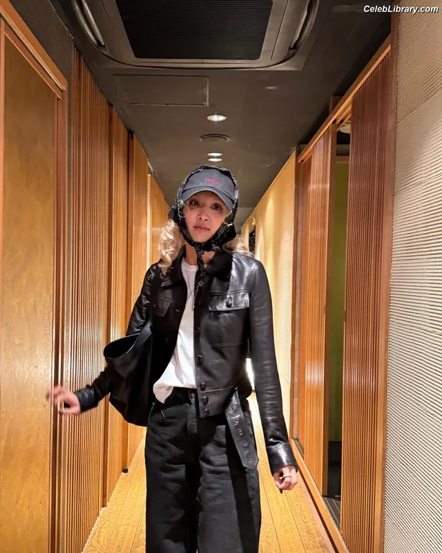Rosé (BLACKPINK) photo 2 of 4338