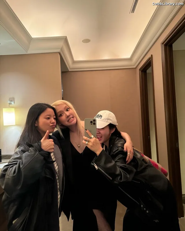 Rosé (BLACKPINK) photo 4 of 4338