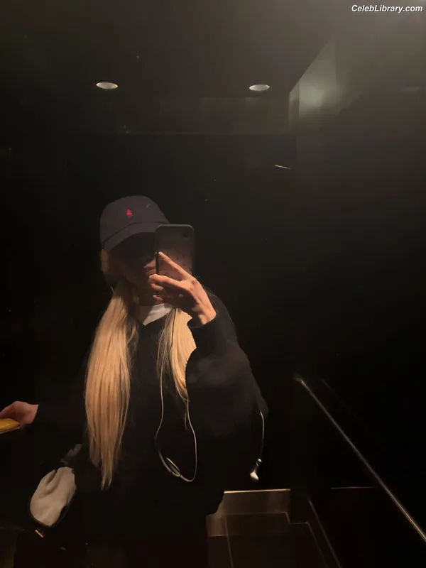 Rosé (BLACKPINK) photo 8 of 4338