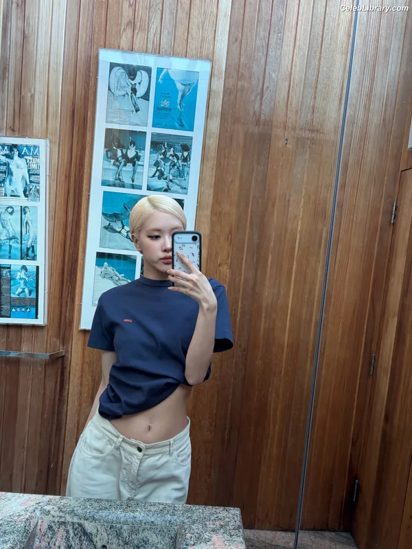 Rosé (BLACKPINK) photo 13 of 4338
