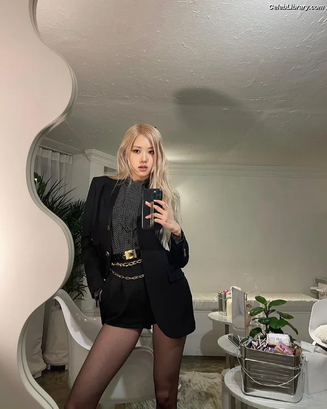 Rosé (BLACKPINK) photo 20 of 4338
