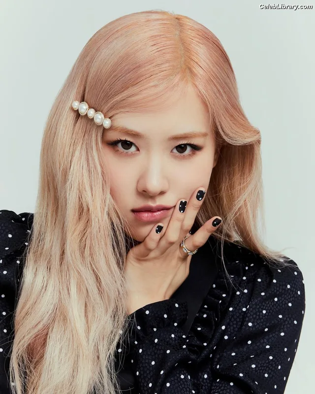 Rosé (BLACKPINK) photo 1 of 4338