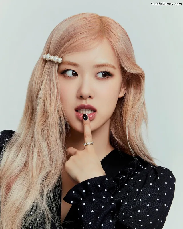 Rosé (BLACKPINK) photo 2 of 4338