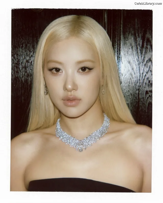 Rosé (BLACKPINK) photo 10 of 4338