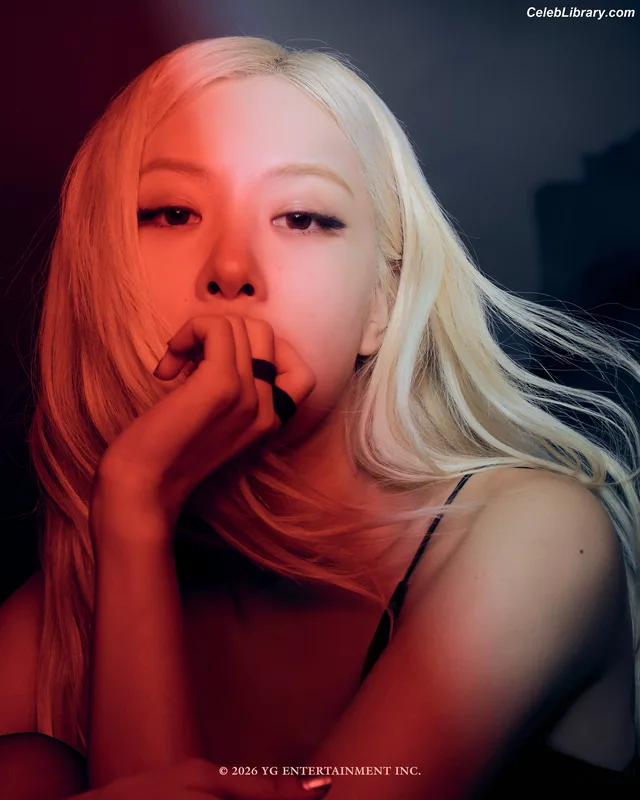Rosé (BLACKPINK) photo 15 of 4338