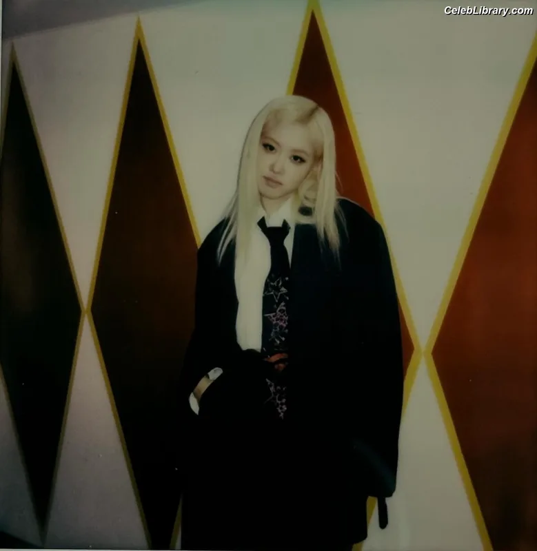 Rosé (BLACKPINK) photo 24 of 4338