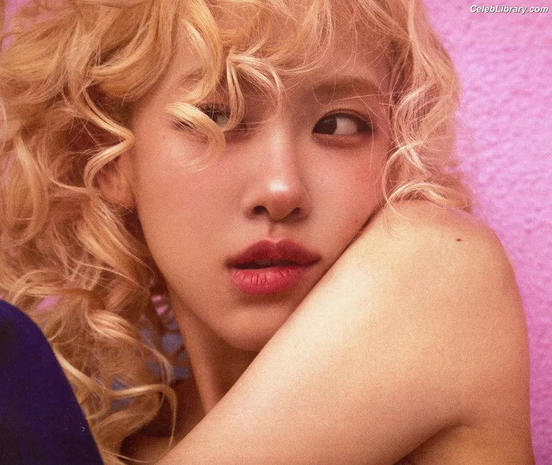 Rosé (BLACKPINK) photo 9 of 4338
