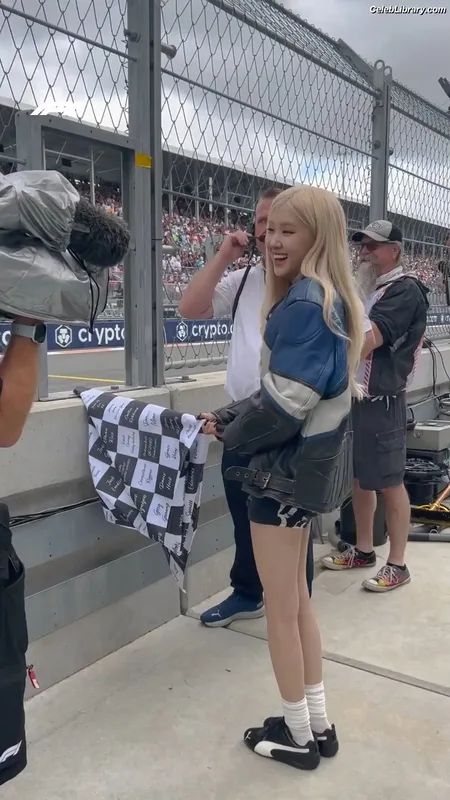 Rosé (BLACKPINK) photo 16 of 4338