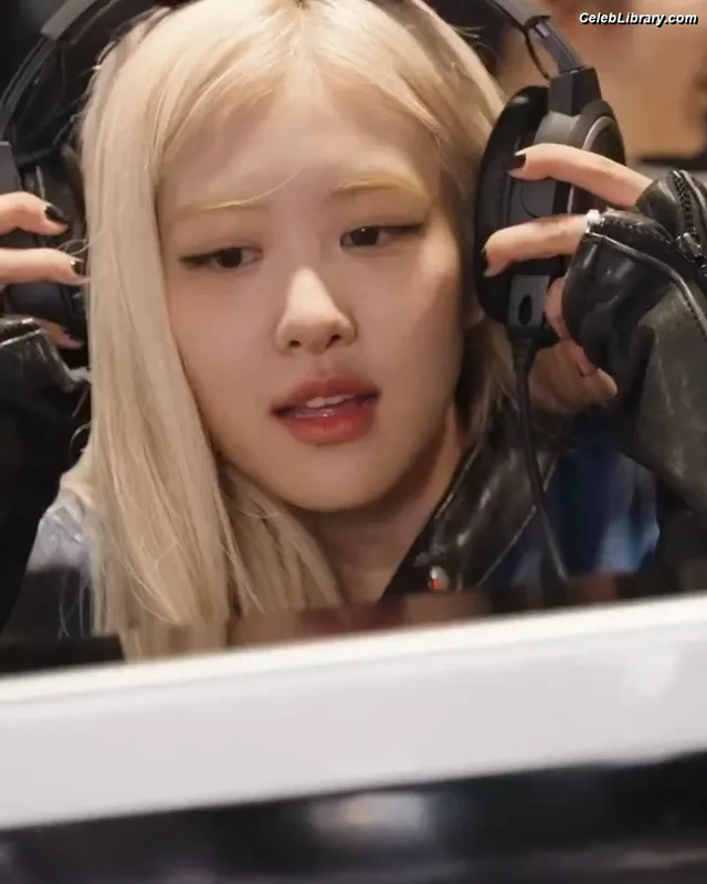 Rosé (BLACKPINK) photo 17 of 4338
