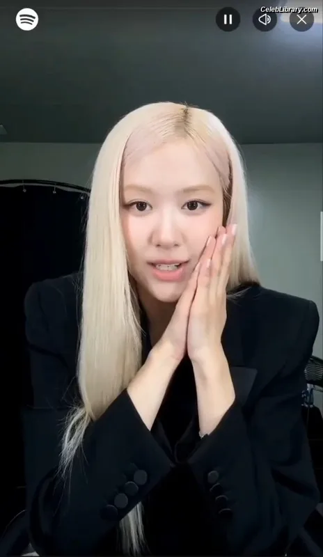 Rosé (BLACKPINK) photo 18 of 4338
