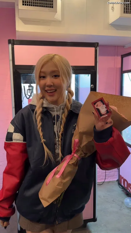 Rosé (BLACKPINK) photo 13 of 4338