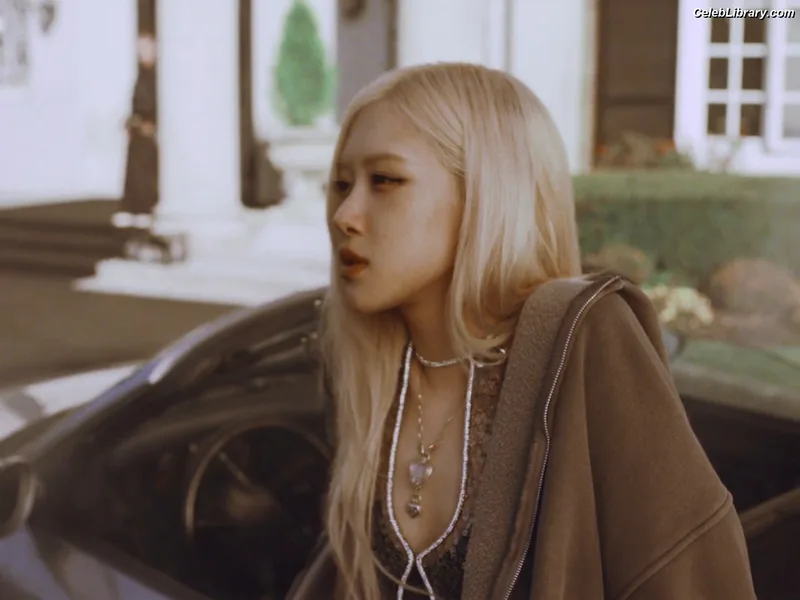 Rosé (BLACKPINK) photo 10 of 4338
