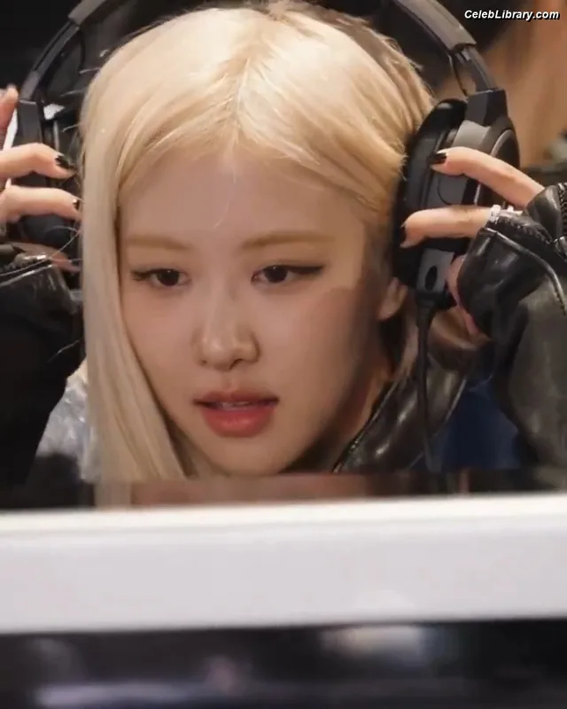 Rosé (BLACKPINK) photo 8 of 4338