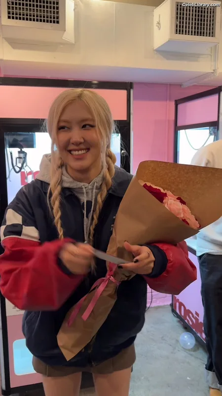 Rosé (BLACKPINK) photo 23 of 4338