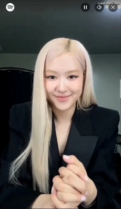 Rosé (BLACKPINK) photo 24 of 4338
