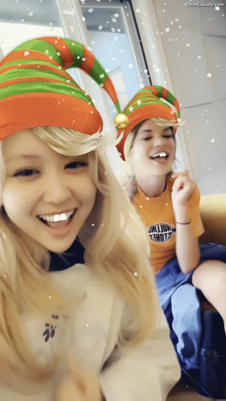 Rosé (BLACKPINK) photo 16 of 4338