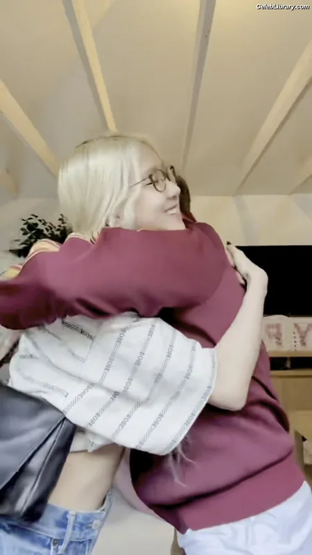 Rosé (BLACKPINK) photo 22 of 4338