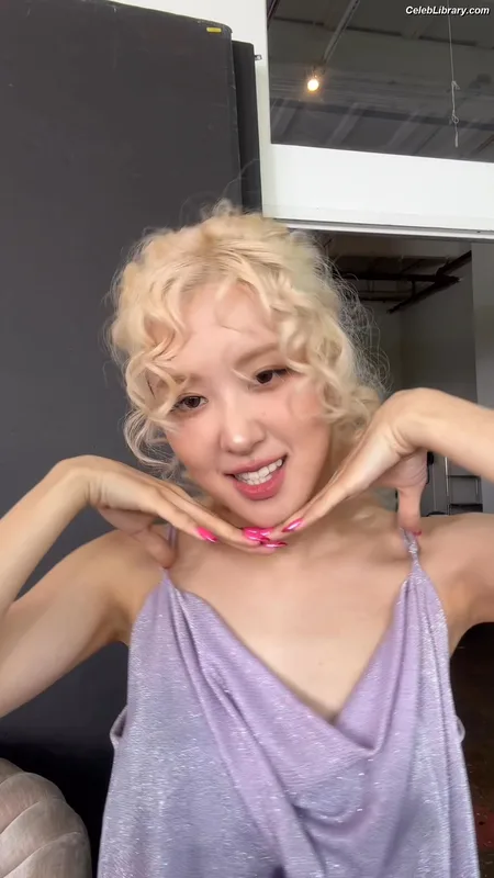 Rosé (BLACKPINK) photo 10 of 4338