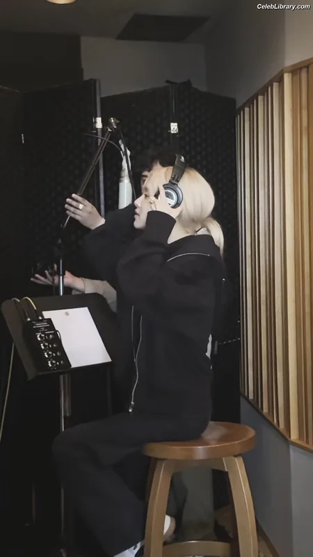 Rosé (BLACKPINK) photo 1 of 4338