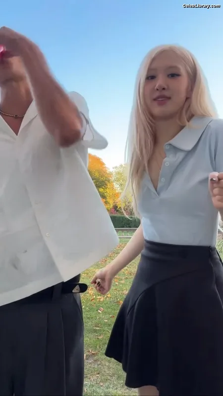 Rosé (BLACKPINK) photo 2 of 4338