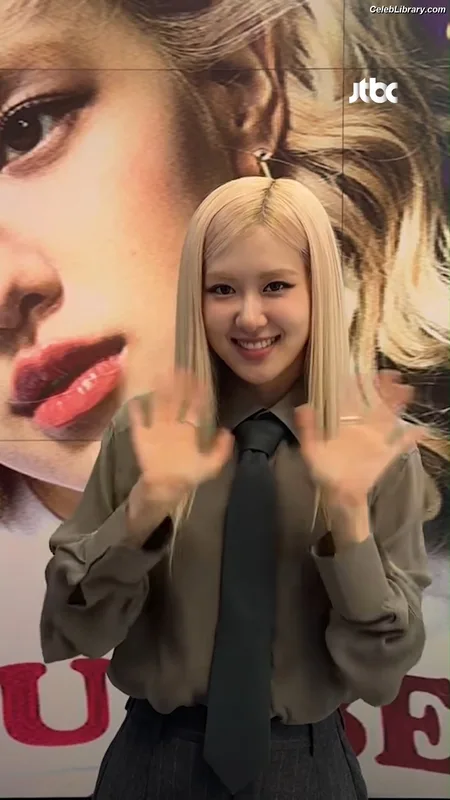 Rosé (BLACKPINK) photo 3 of 4338