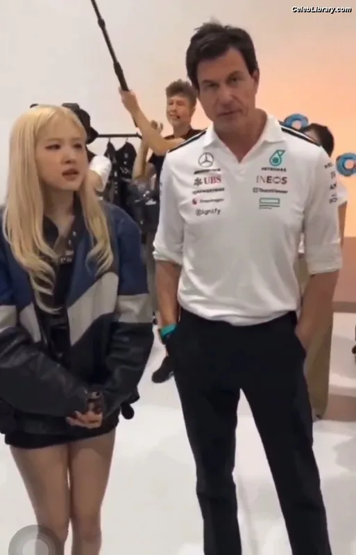 Rosé (BLACKPINK) photo 13 of 4338