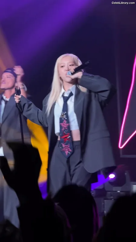 Rosé (BLACKPINK) photo 4 of 4338