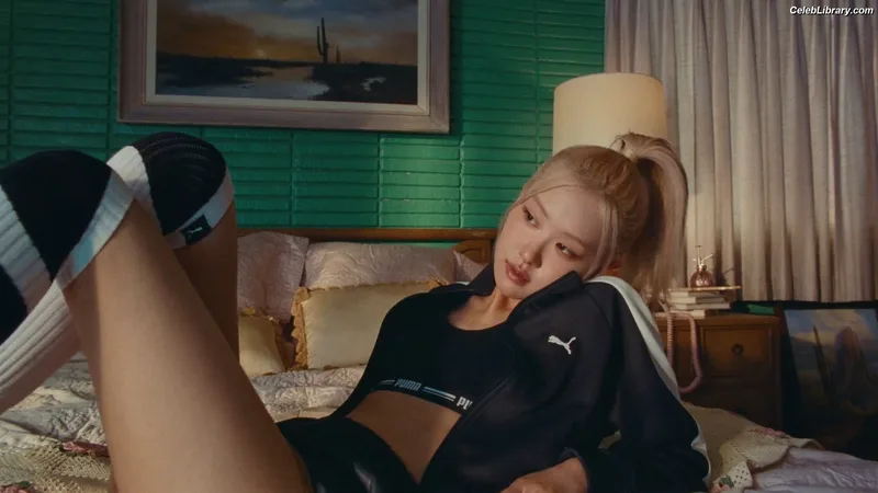 Rosé (BLACKPINK) photo 18 of 4338