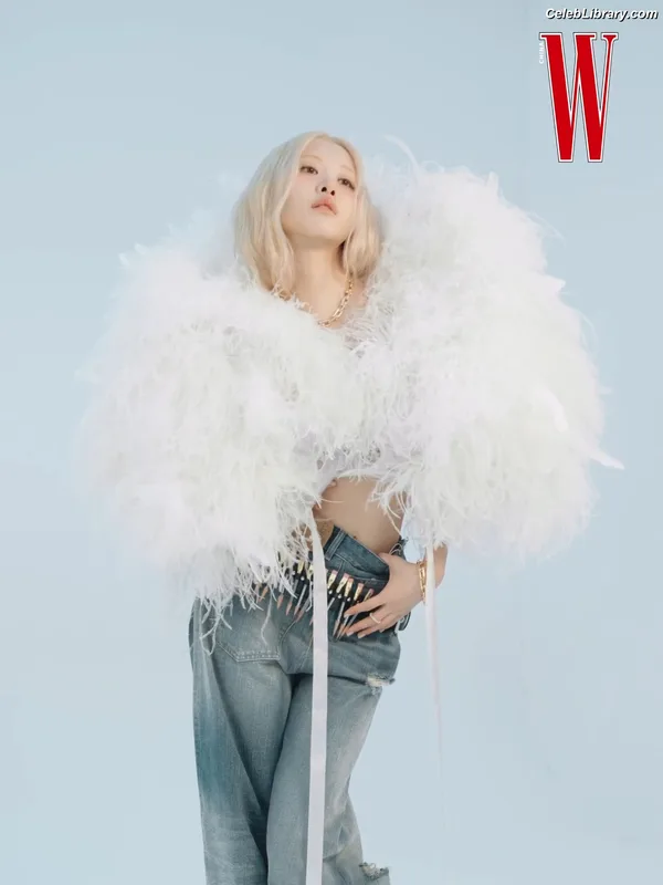 Rosé (BLACKPINK) photo 6 of 4338