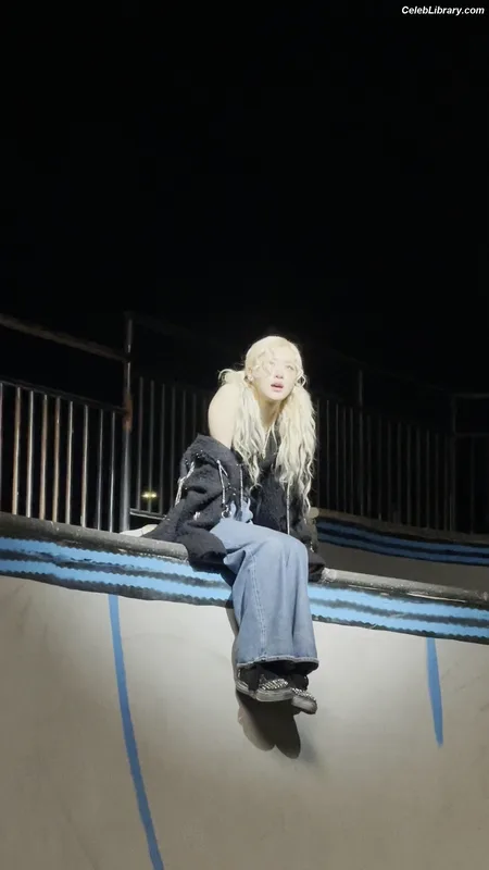 Rosé (BLACKPINK) photo 19 of 4338