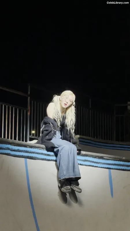 Rosé (BLACKPINK) photo 7 of 4338