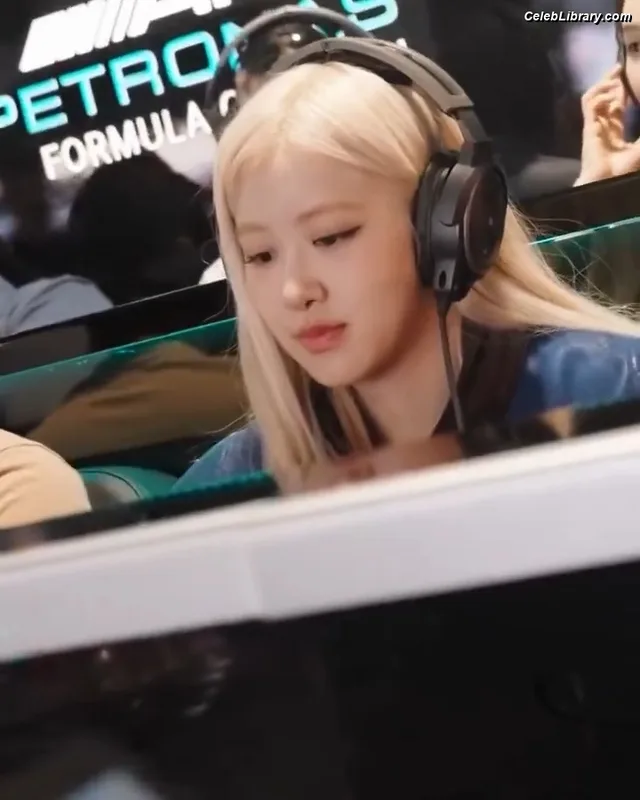 Rosé (BLACKPINK) photo 11 of 4338