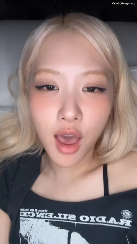 Rosé (BLACKPINK) photo 17 of 4338