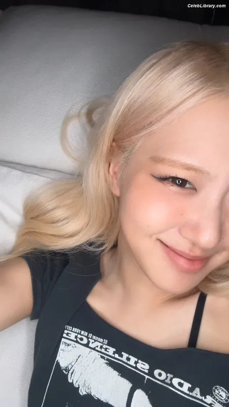 Rosé (BLACKPINK) photo 8 of 4338