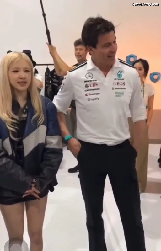 Rosé (BLACKPINK) photo 1 of 4338