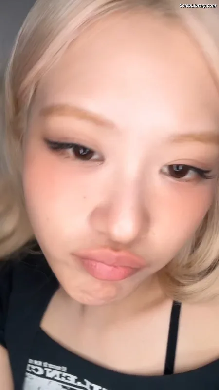 Rosé (BLACKPINK) photo 15 of 4338