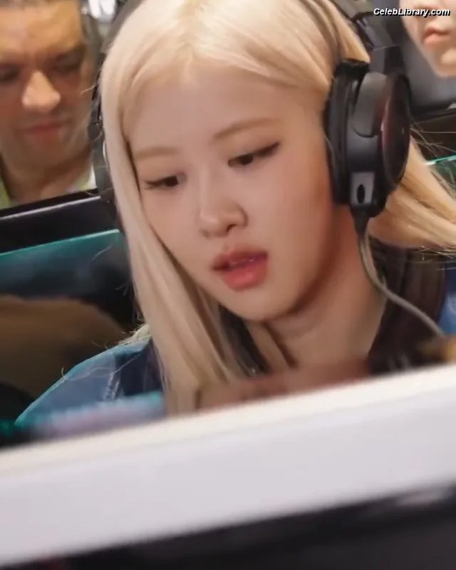 Rosé (BLACKPINK) photo 3 of 4338