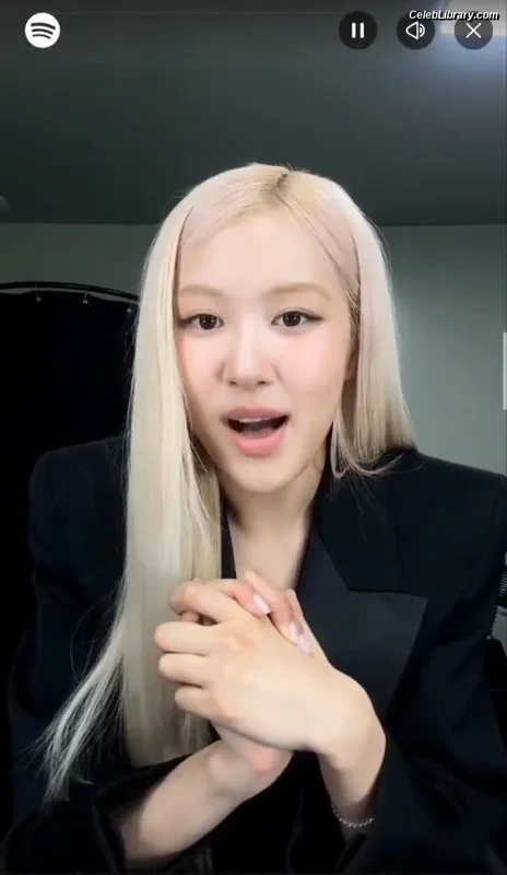 Rosé (BLACKPINK) photo 24 of 4338