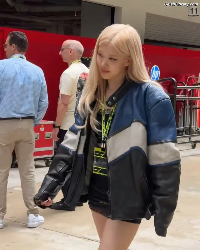 Rosé (BLACKPINK) photo 12 of 4338